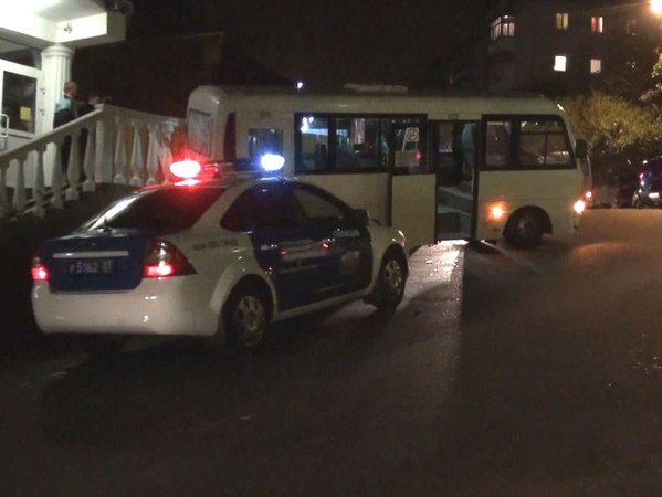 В Сочи маршрутка без водителя попала в ДТП