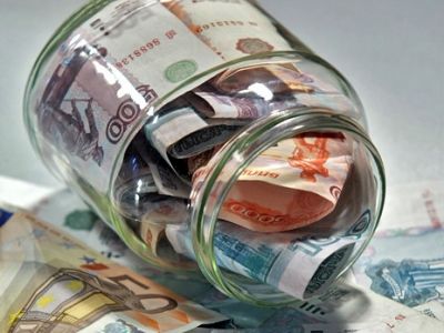 Дефицит российского бюджета приблизился к триллиону рублей