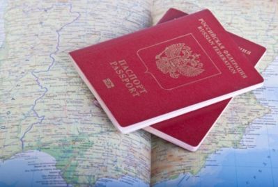 Россиянам могут разрешить иметь два загранпаспорта