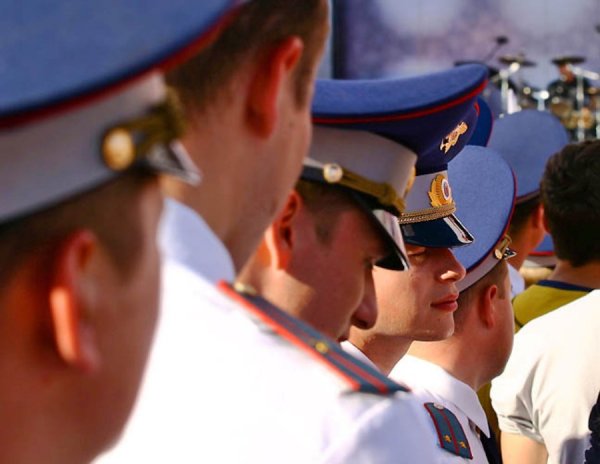 Кубанцам раздадут визитки с телефонами участковых