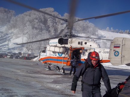 Заблудившегося в горах Сочи лыжника эвакуировали на вертолете (фото)