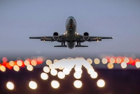 Туристок оштрафовали за песни на борту самолета в Сочи