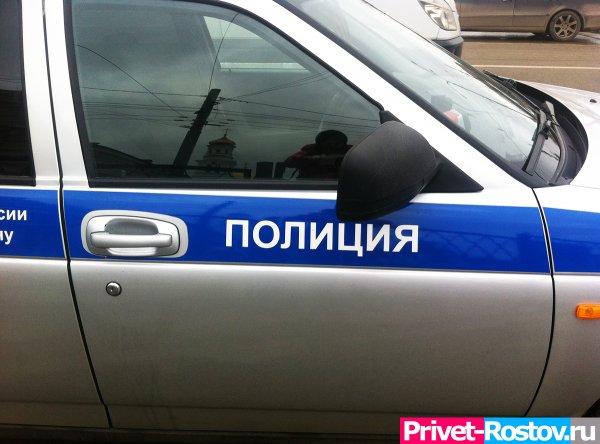 Голая девушка прыгала по крышам авто в Краснодаре и отрывала им дворники