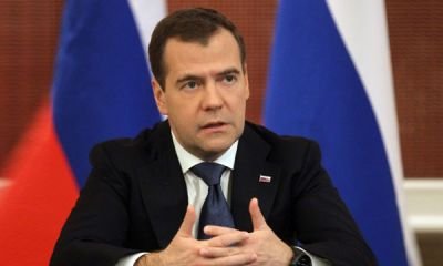 Медведев предупредил россиян о сокращении социальных расходов