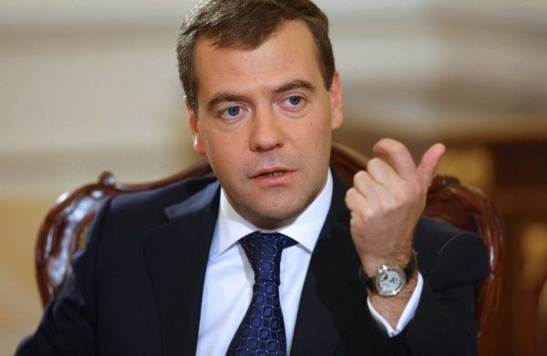Медведев объяснил, почему единовременная выплата лучше индексации
